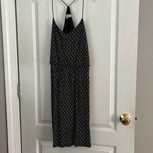 Loft black and white geometric, wrinkle free midi dress